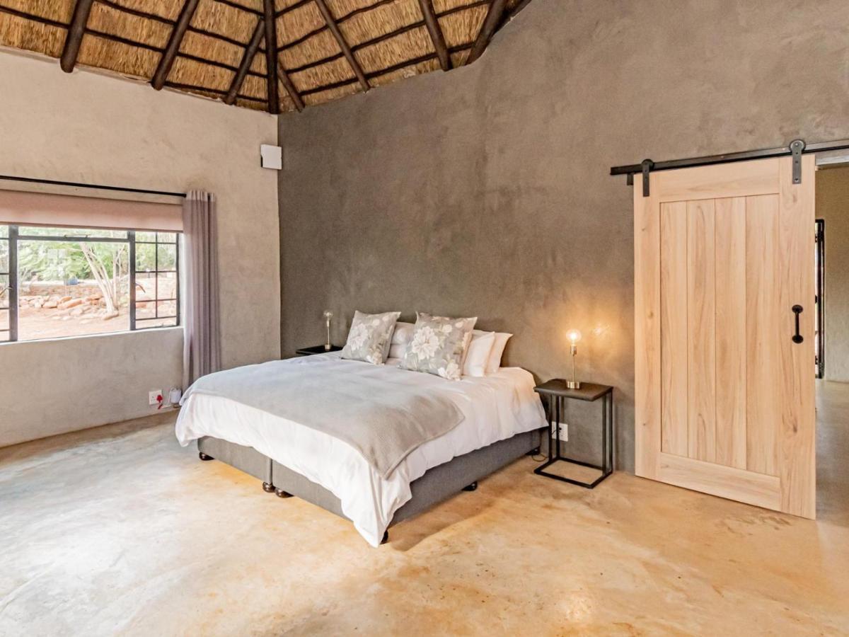 Featherwood Farm & Nyala Lodge Rayton Habitación foto