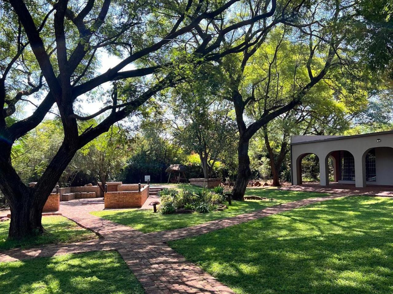 Featherwood Farm & Nyala Lodge Rayton Exterior foto